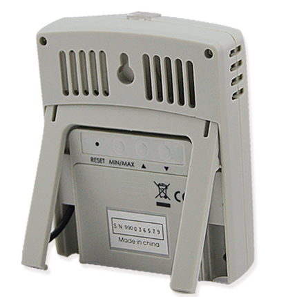 A sonda de temperatura externa conectada à unidade AZ 87799 destaca sua capacidade de sensoriamento remoto e recurso de alarme.