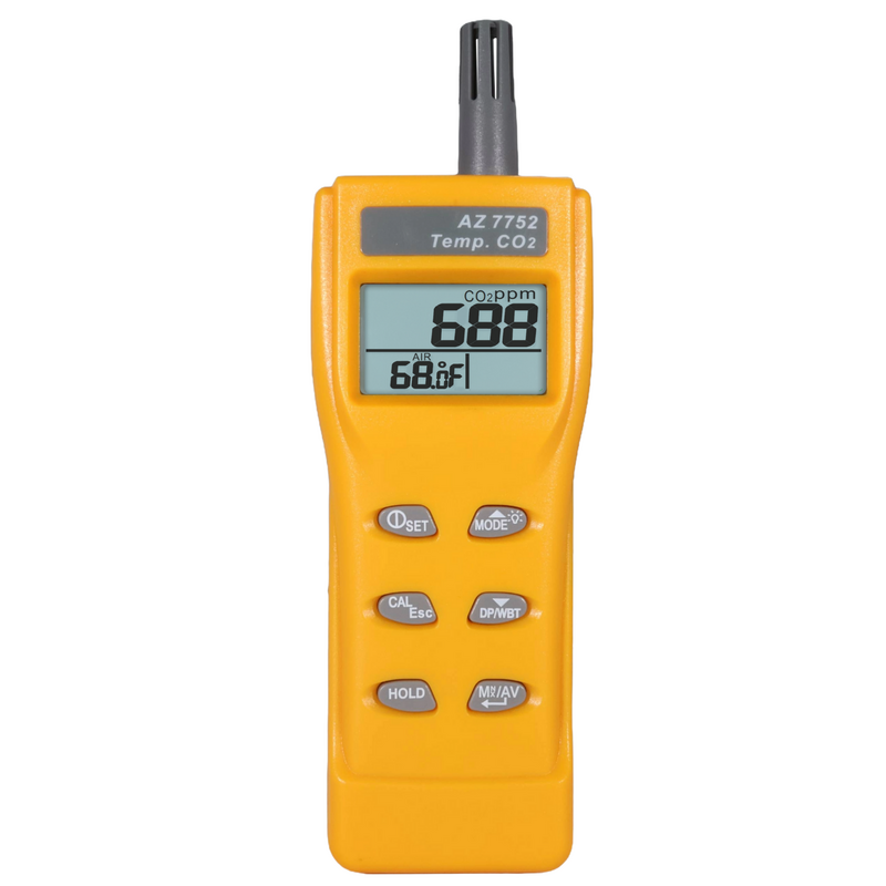 Vista frontal do medidor AZ 7752 exibindo leituras simultâneas de CO2 por NDIR e temperatura em um LCD retroiluminado.