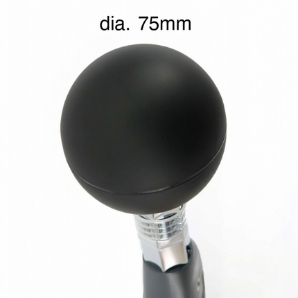 Primer plano del sensor de globo negro compensado de 75 mm y de las rejillas de ventilación de humedad en un monitor de estrés térmico AZ 8778.