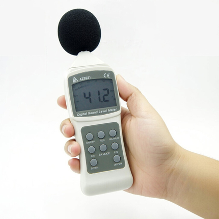 Handliches Hochpräzisions-Schallpegelmessgerät AZ 8921 mit professionellem Windschutz und LCD-Display.