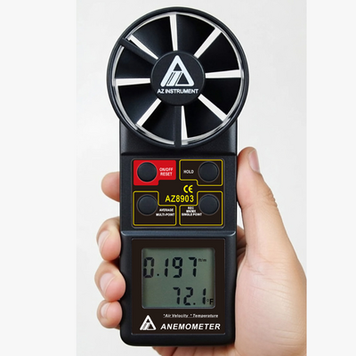 Anemómetro digital portátil 8903 AZ que muestra la velocidad del viento y la temperatura en una gran pantalla LCD.