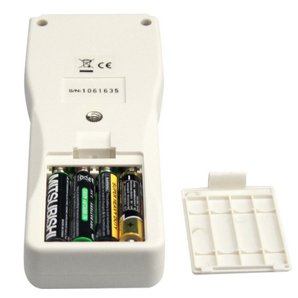 AZ 84051 water quality meter powered by 4pcs AAA batteries