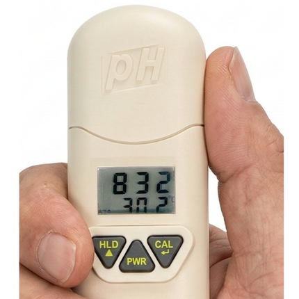 AZ 8682 Clear pH and temperature display, easy to read and use